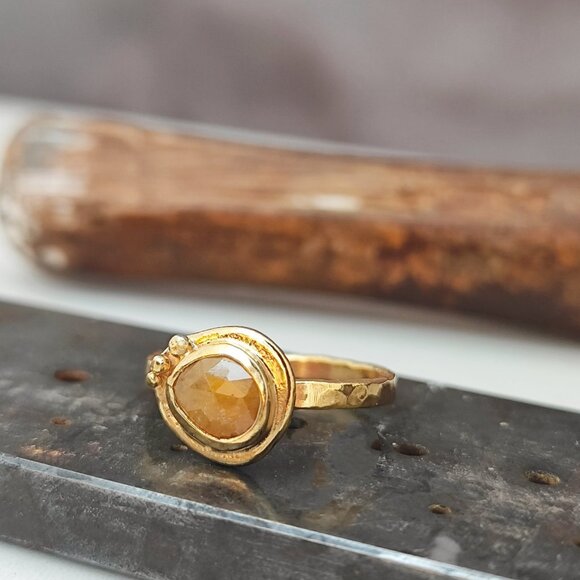 Sapphire ring. 14K yellow gold unique design ring with Yellow Sapphire stone. - Picture 7 of 9